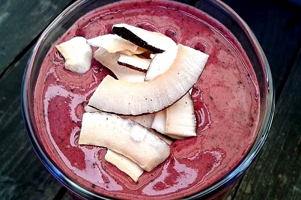 Granatæblesmoothie med bær
