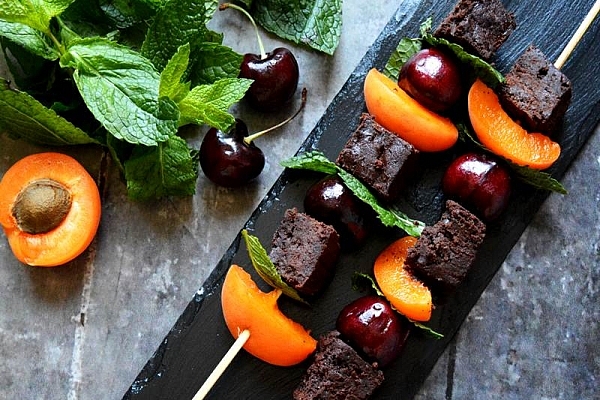 Brownie kebabs