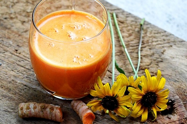 Gulerodsjuice med gurkemeje