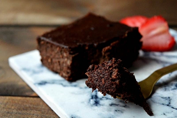 Klæg chokoladekage med sød kartoffel